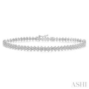 2 Ctw Chevron Round Cut Diamond Tennis Bracelet in 14K White Gold