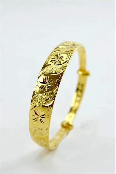 Aurora Bangle in Gold