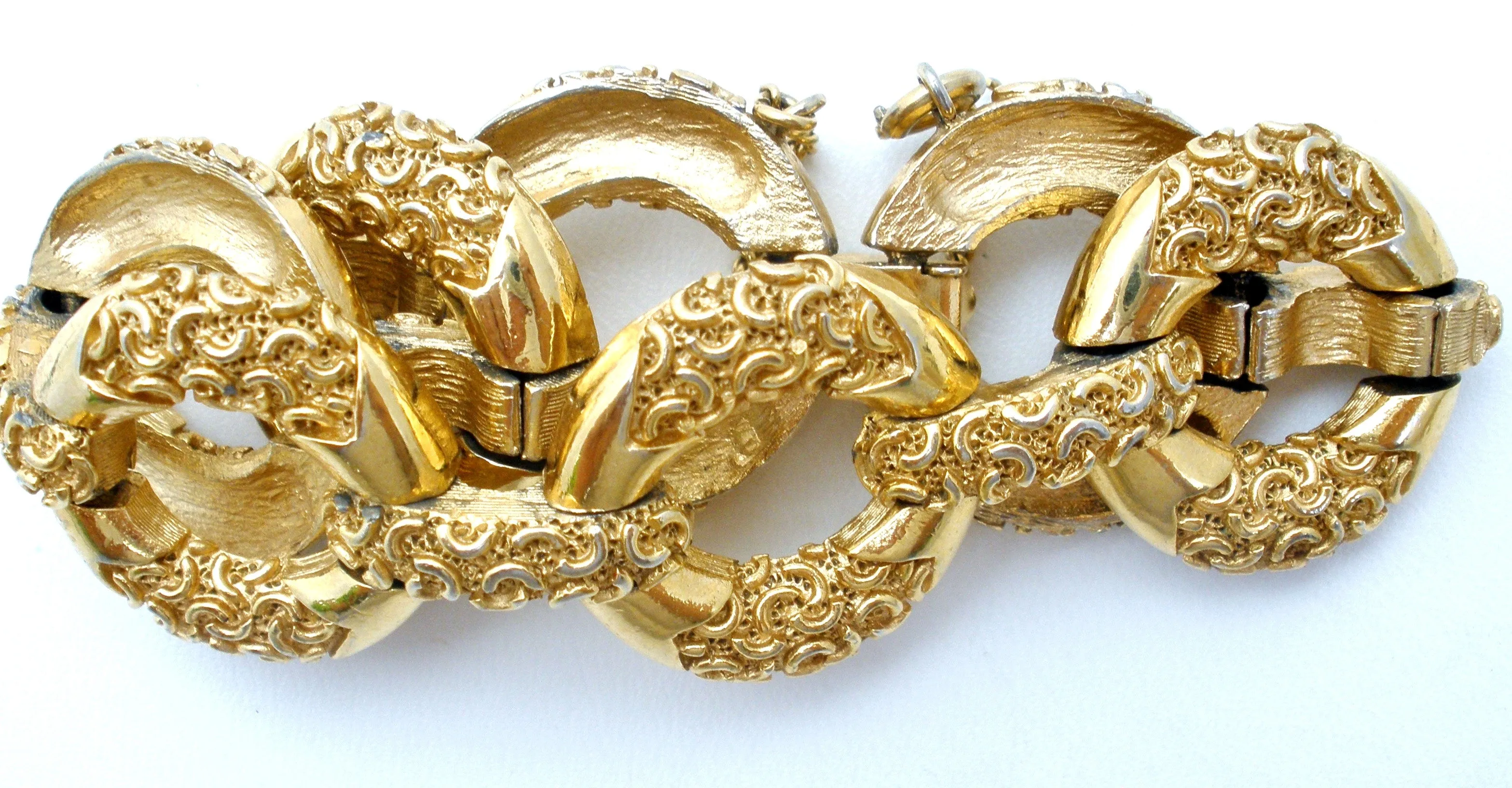 Crown Trifari Gold Tone Link Bracelet 7" Vintage