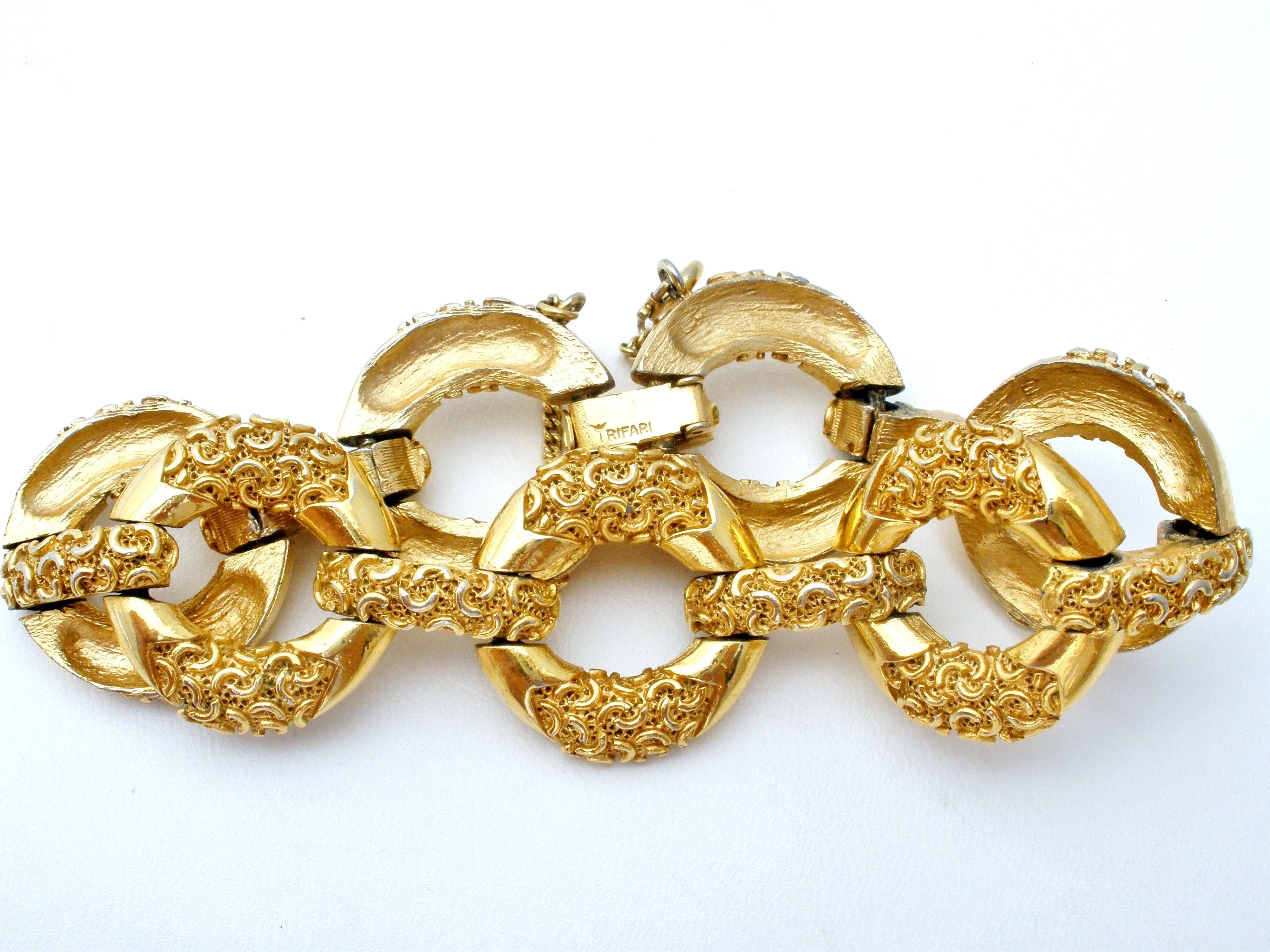 Crown Trifari Gold Tone Link Bracelet 7" Vintage