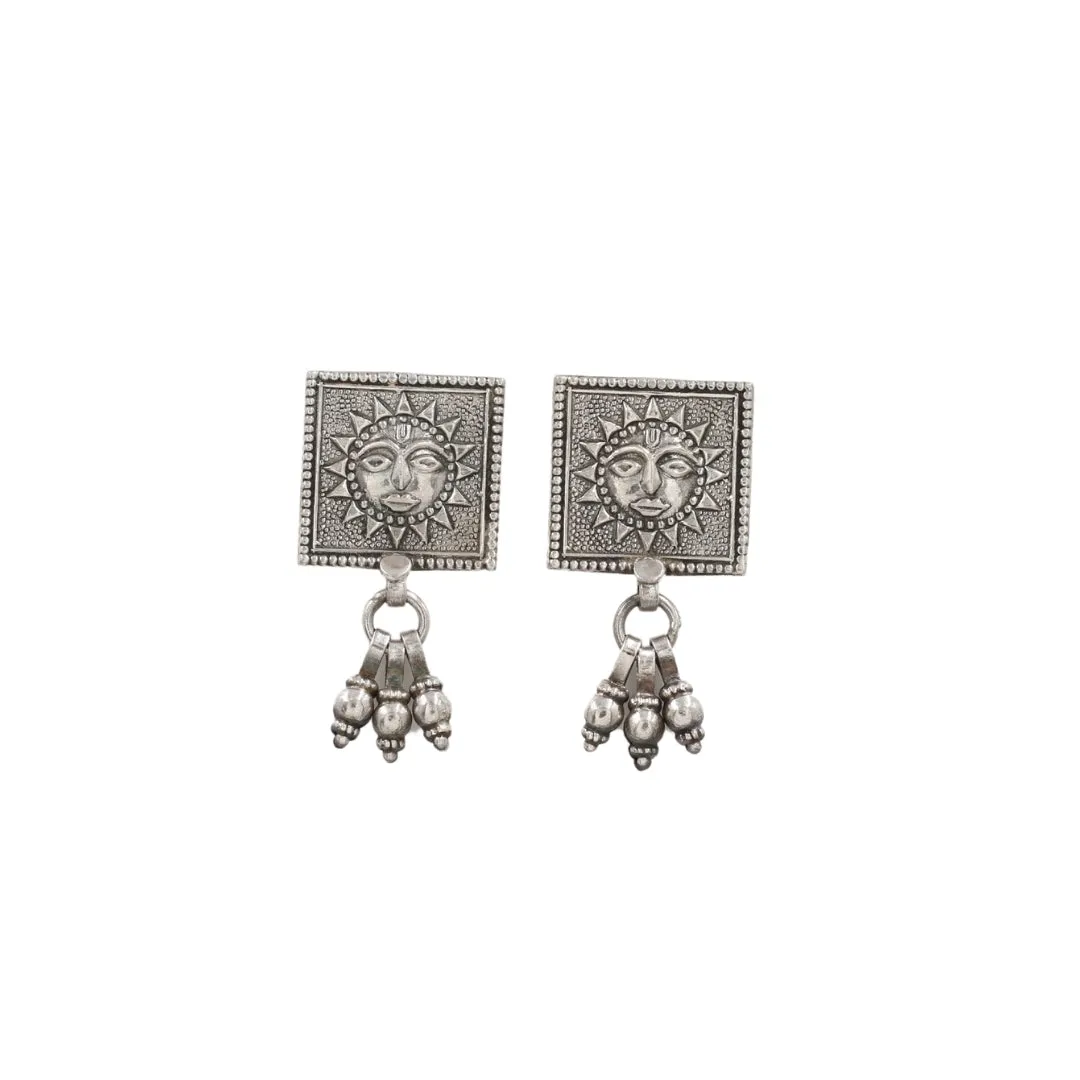 Refined Grace: Sangeeta Boochra’s Silver Handcrafted Earrings